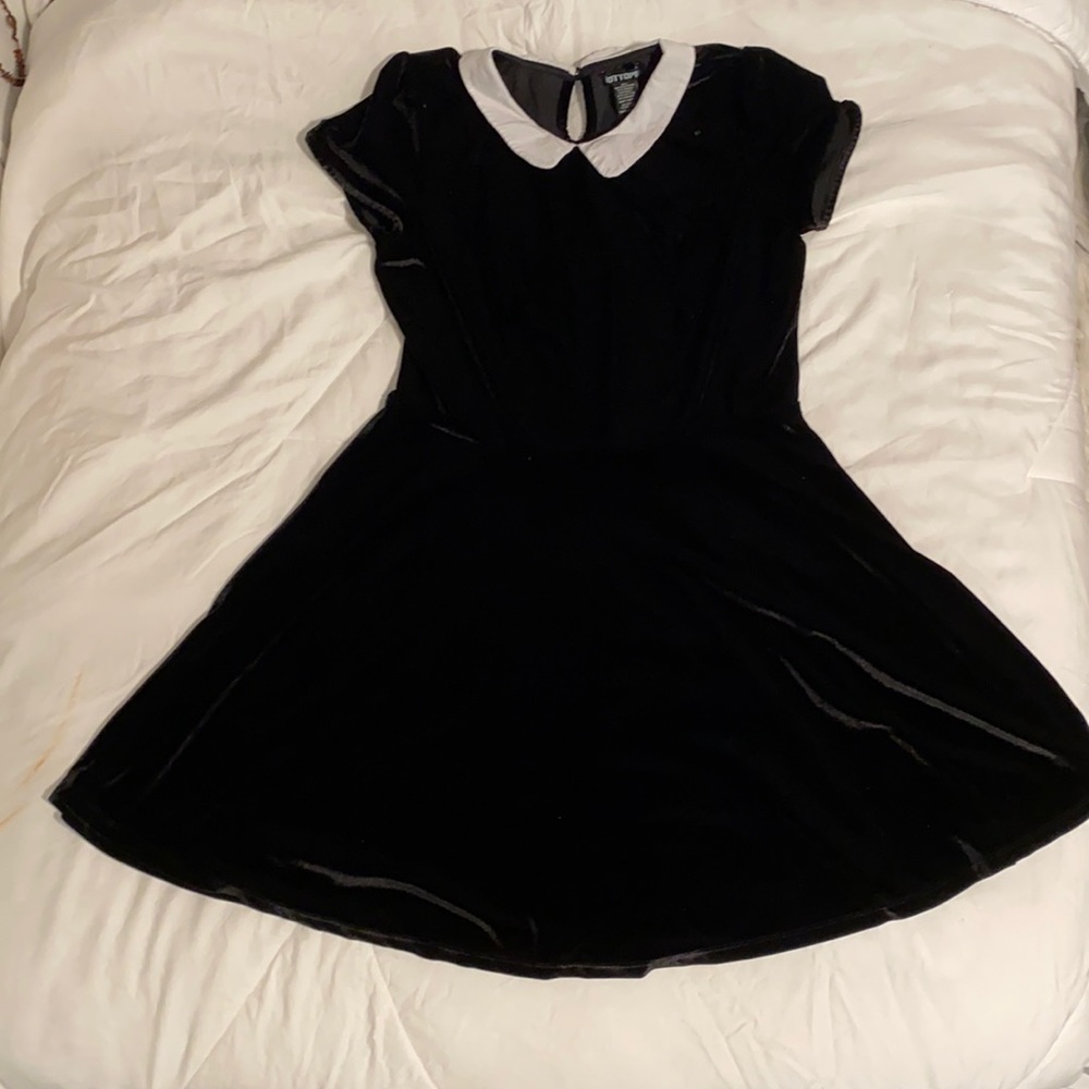 White Collared Velvet Hot Topic Dress